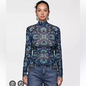 Avec les filles mock neck printed top brand new